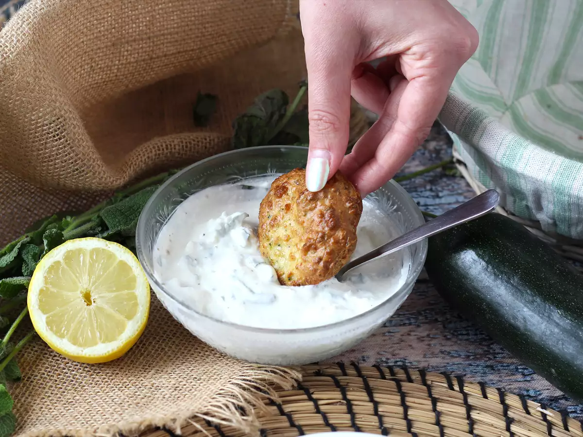 Супер свежо кисело мляко, фета, лимон и ментов сос! - снимка 4