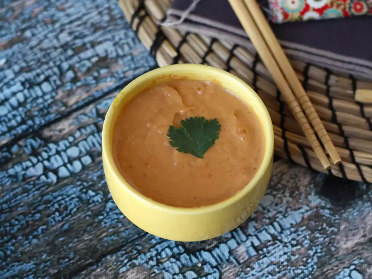 Супер успокояващ фъстъчен сос сатай