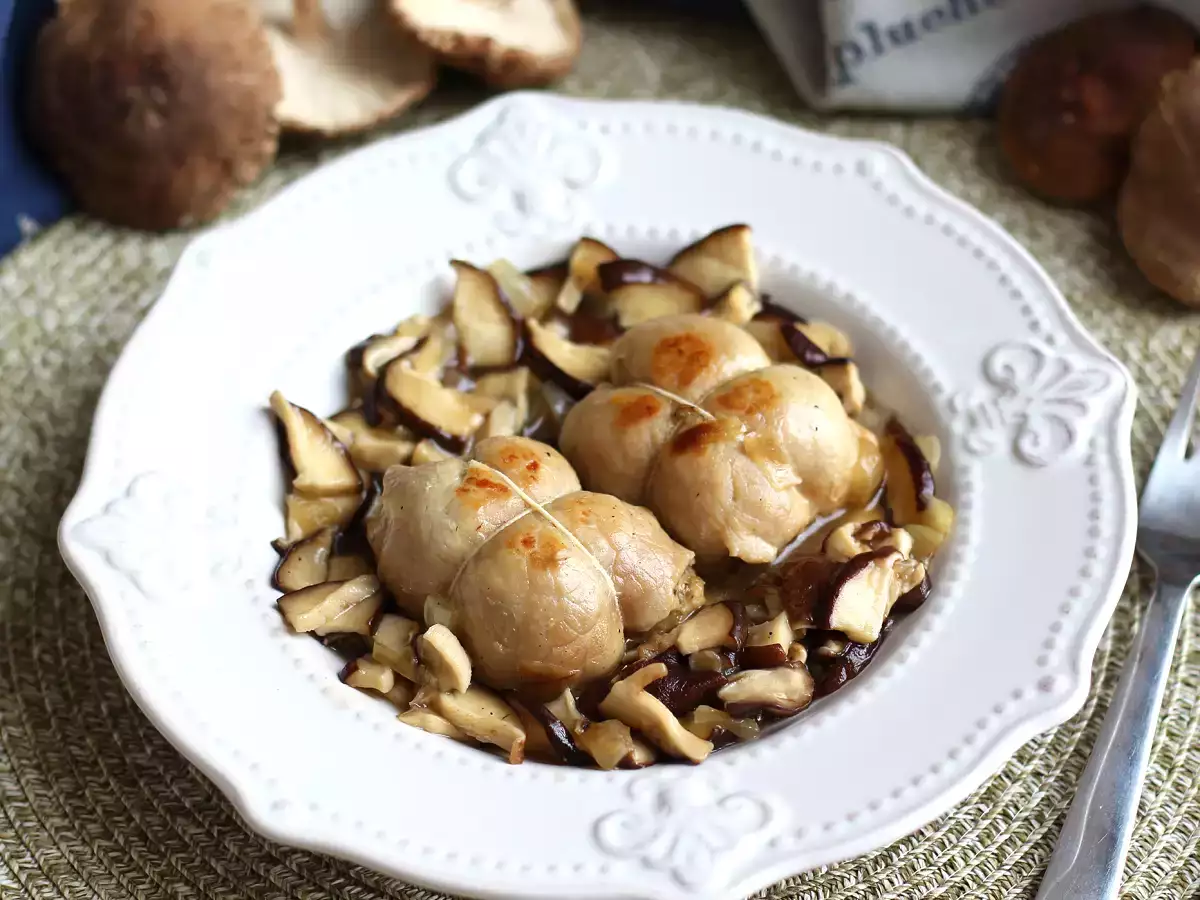 Свински руладини с гъбен сос - снимка 4