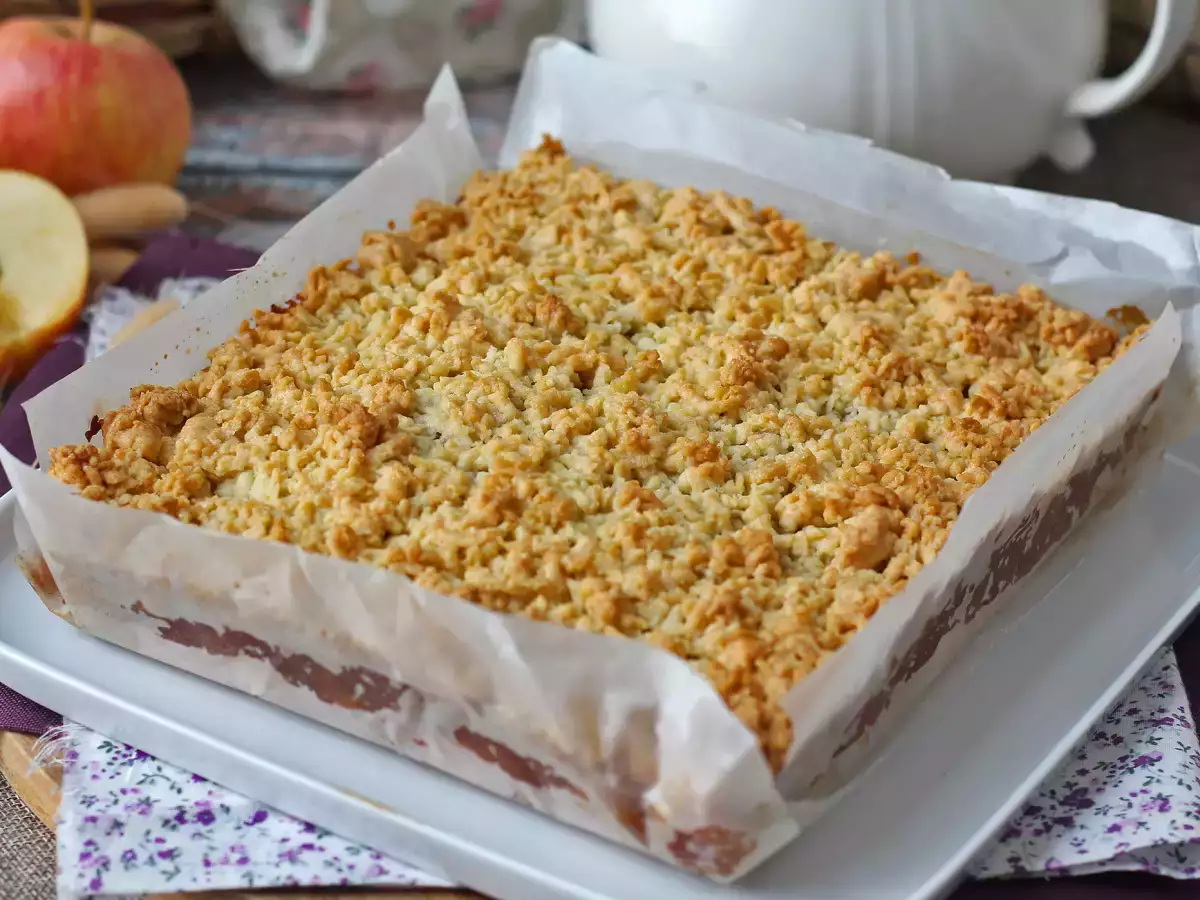 Szarlotka: полски ябълков пай с хрупкава коричка - снимка 9