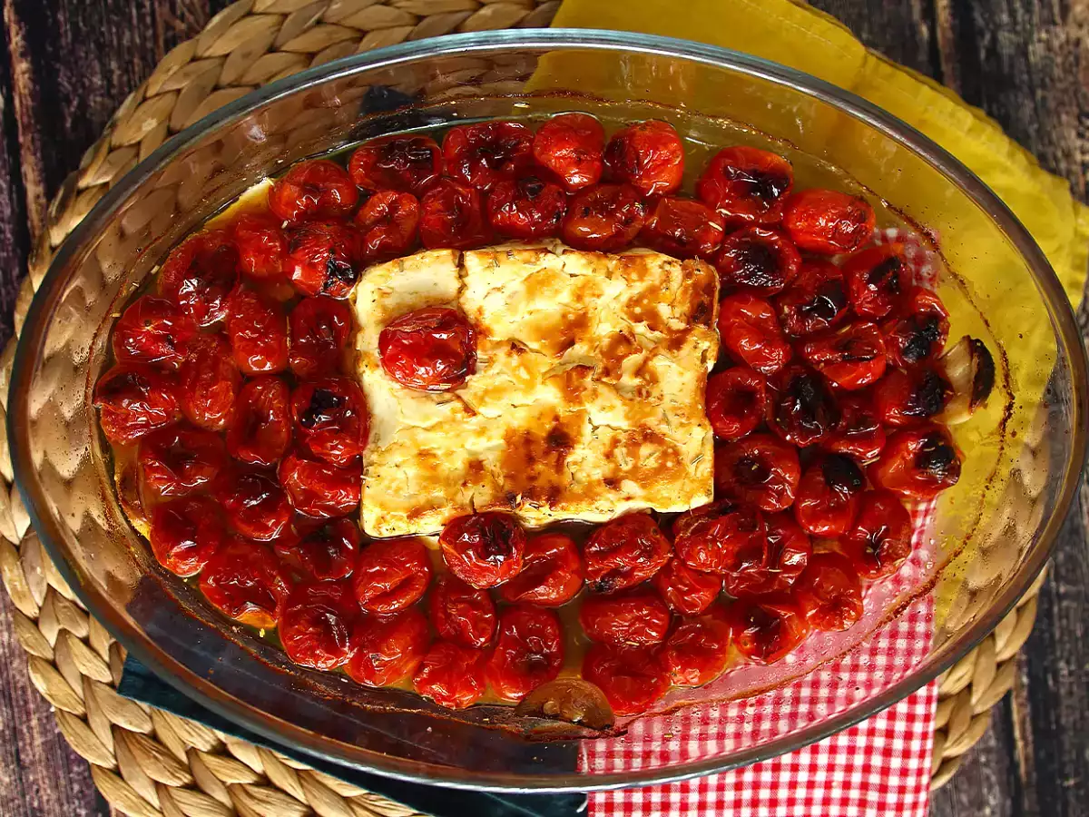 Талиатели фета с чери домати - печена паста с фета - снимка 4