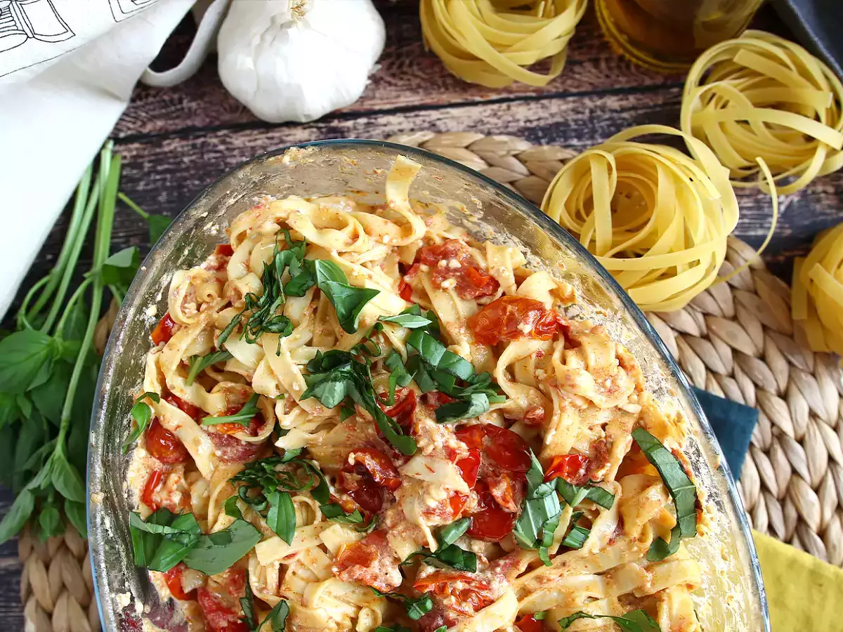 Талиатели фета с чери домати - печена паста с фета - снимка 7