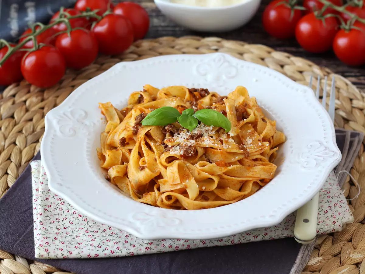 Талиатели със сос Болонезе – tagliatelle al ragù alla bolognese - снимка 6