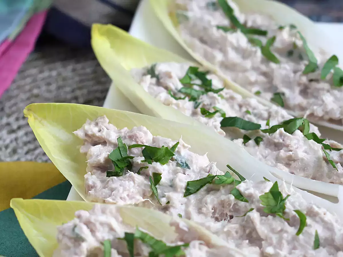 Тарелки от ендивия със сос от риба тон - снимка 4