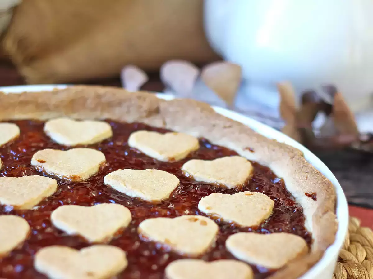 Тарт със сладко от ягоди: класическа рецепта за сладкиш (също и сърца) - снимка 3