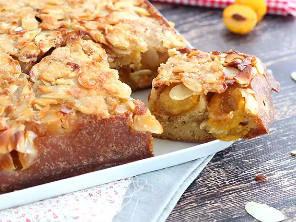 Торта с мирабел и бадеми - снимка 2