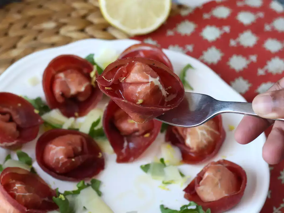 Тортелони от брезаола, пълнени с рукола и рикота: вкусни и готови за 10 минути! - снимка 2