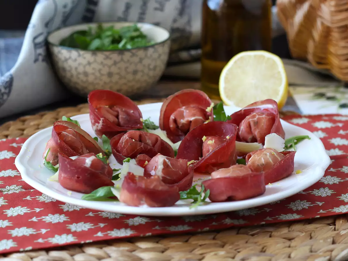 Тортелони от брезаола, пълнени с рукола и рикота: вкусни и готови за 10 минути! - снимка 4