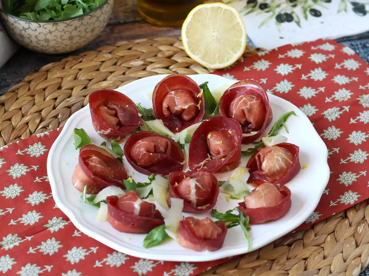 Тортелони от брезаола, пълнени с рукола и рикота: вкусни и готови за 10 минути! - снимка 6