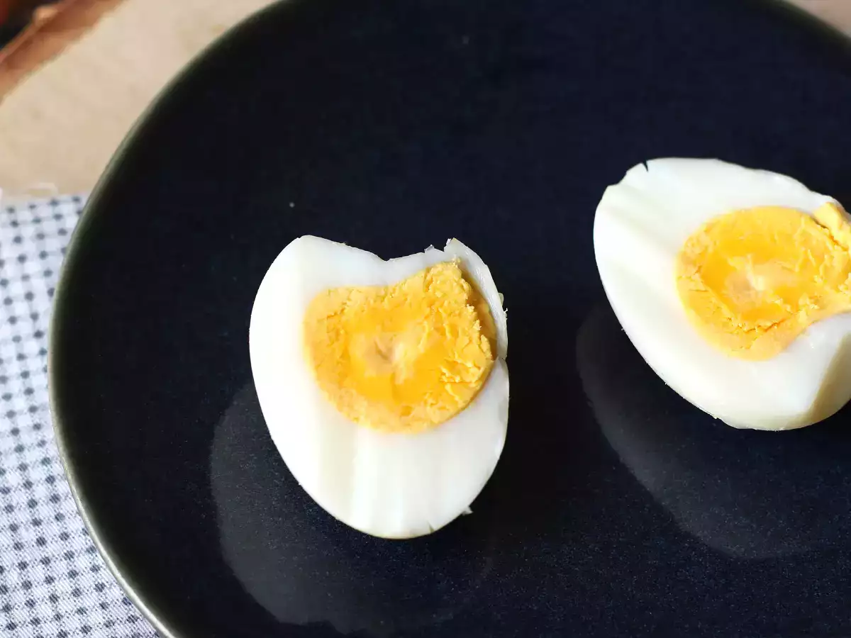 Твърдо сварени яйца във фритюрника - снимка 4