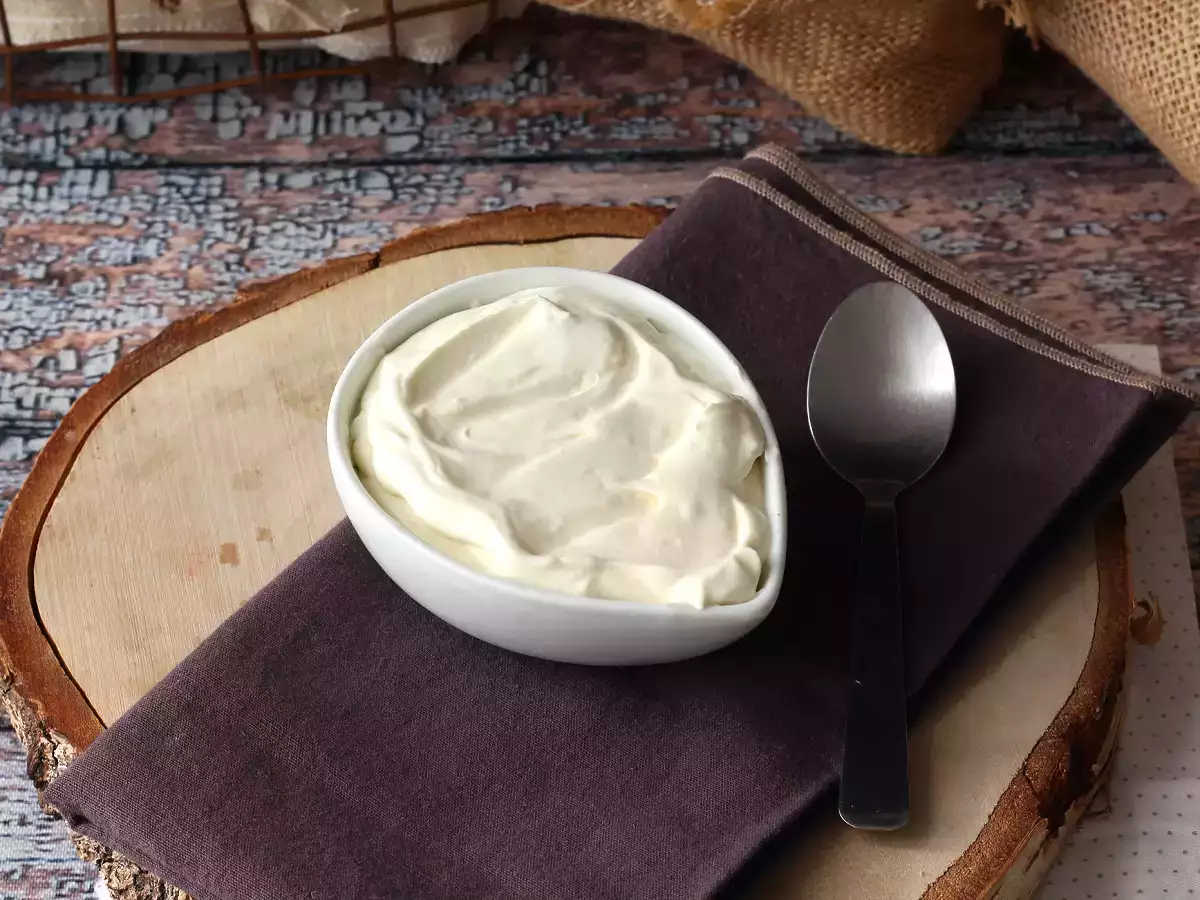 Ванилов крем монте - перфектният топинг за вашите торти и сладкиши! - снимка 2