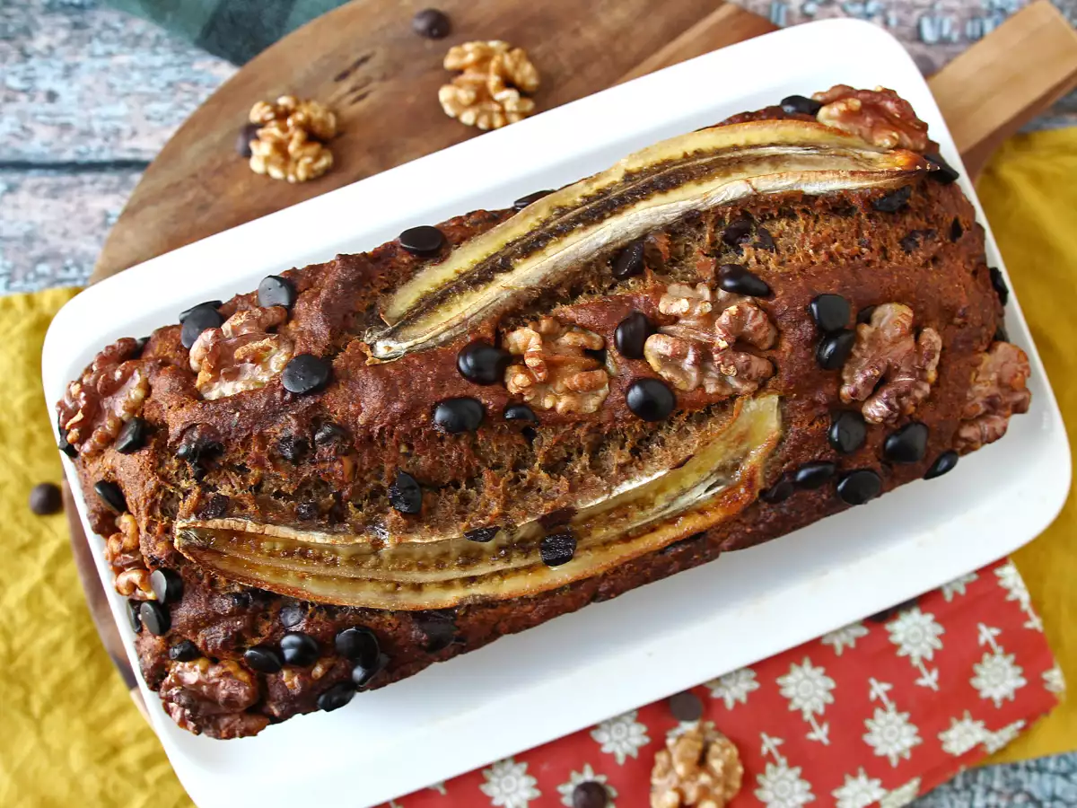 Веган бананов кекс с мисо, орехи и шоколад – неустоимо вкусен! - снимка 3