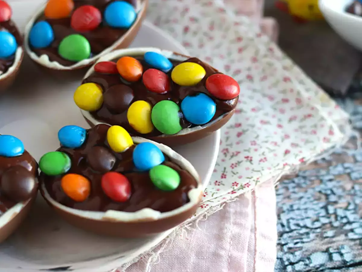 Великденски яйца, пълнени с шоколадов крем-десерт и M&M's - снимка 2