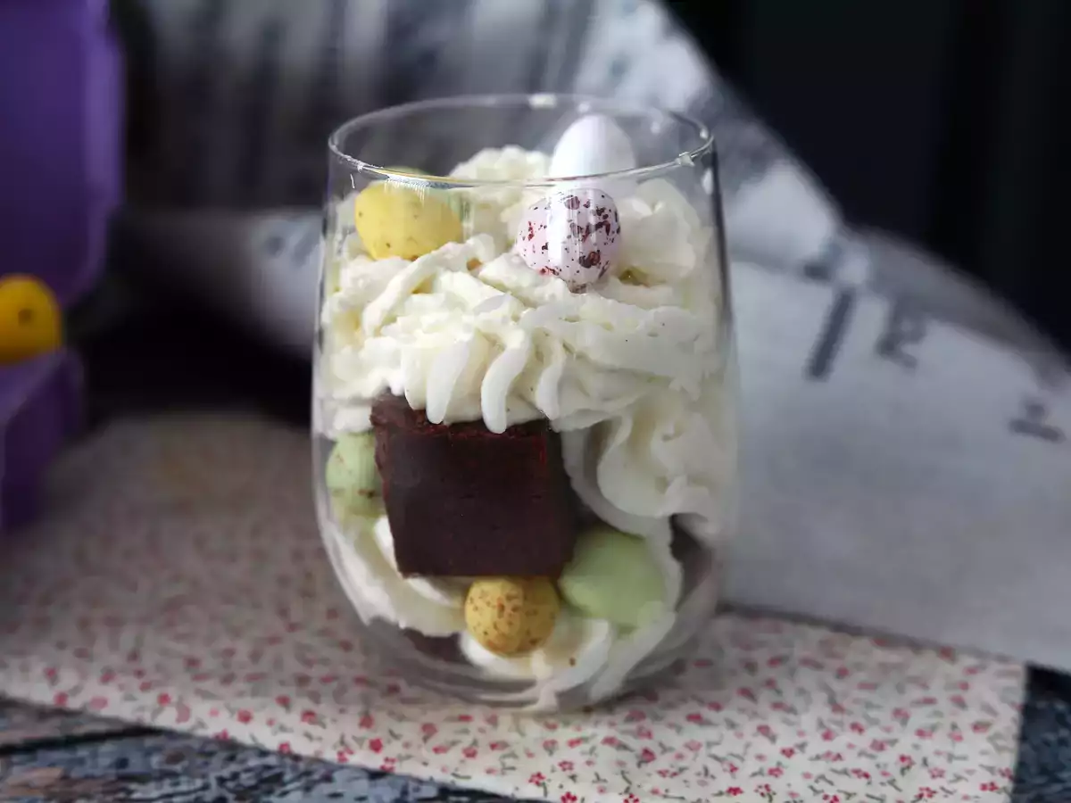 Великденски брауни и бита сметана verrines - снимка 2