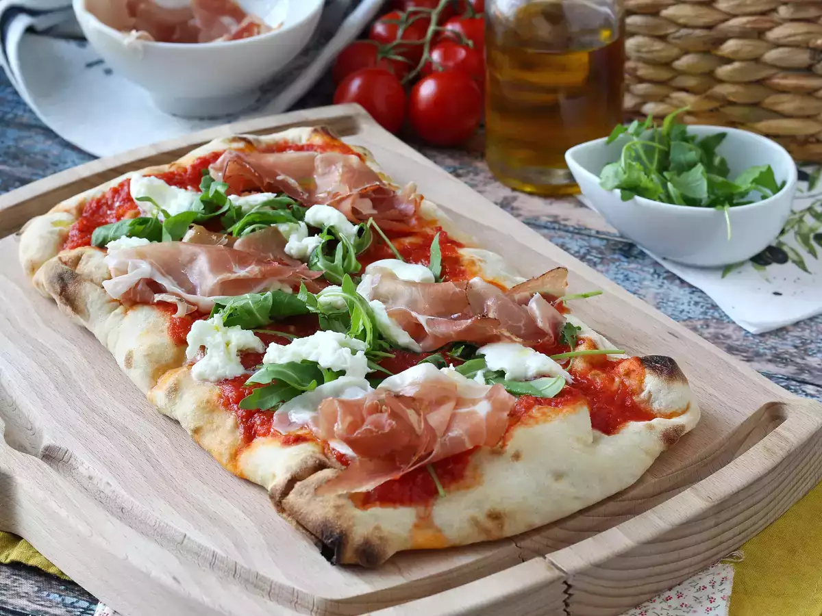 Вкусна пинса, която се приготвя бързо - снимка 2