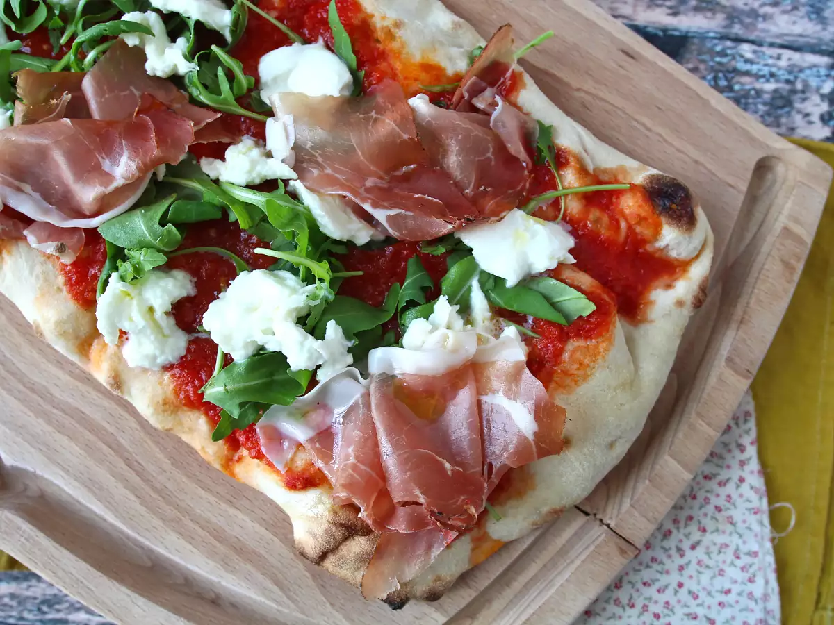 Вкусна пинса, която се приготвя много бързо - снимка 5