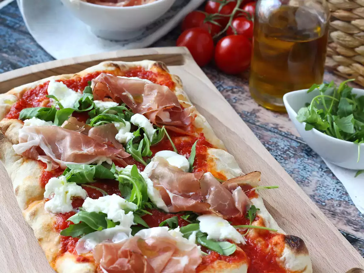 Вкусна пинса, която се приготвя много бързо - снимка 9