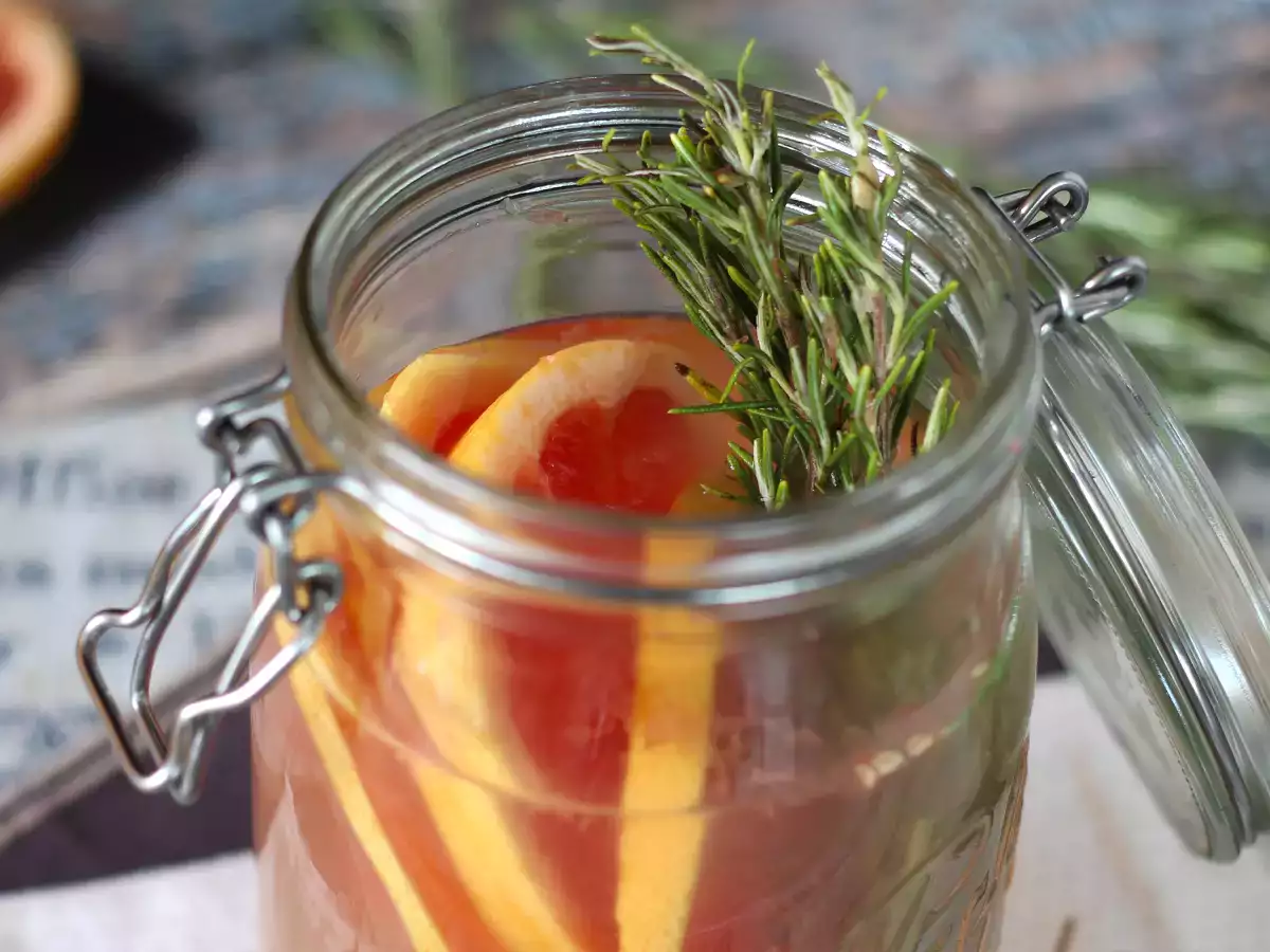 Вода с аромат на грейпфрут и розмарин: детокс напитката без добавена захар - снимка 2