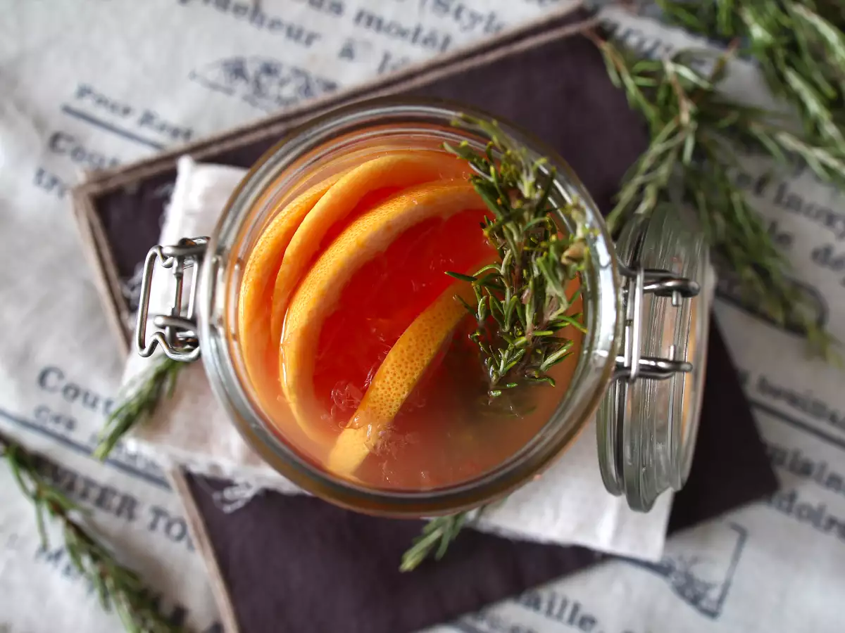 Вода с аромат на грейпфрут и розмарин: детокс напитката без добавена захар - снимка 3