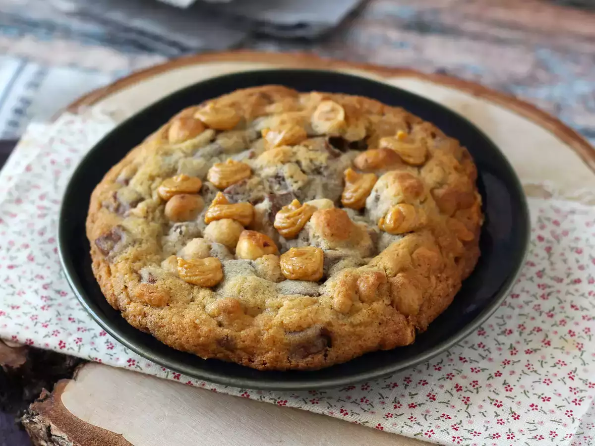 XXL бисквитки с лешници, млечен шоколад и пралина - снимка 3