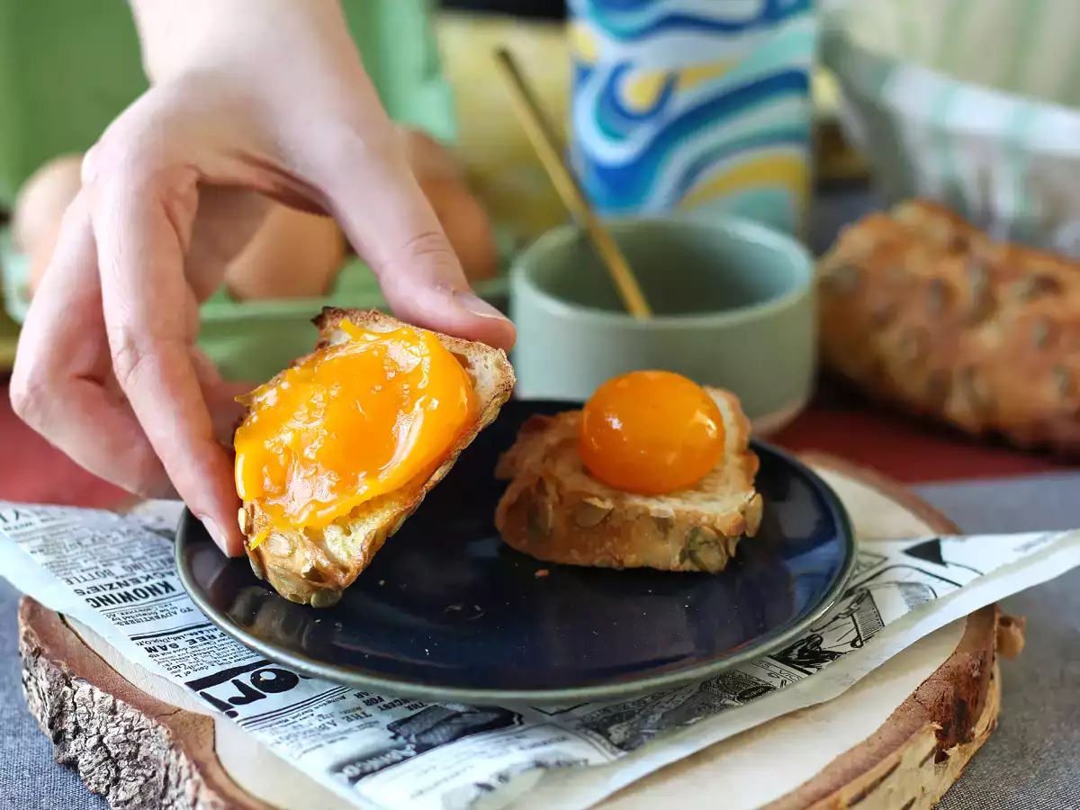 Захаросани яйчни жълтъци със спрей от Air Fryer - снимка 3