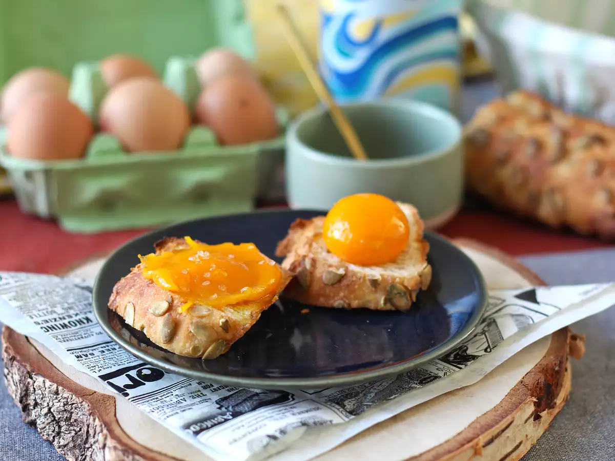 Захаросани яйчни жълтъци със спрей от Air Fryer - снимка 7