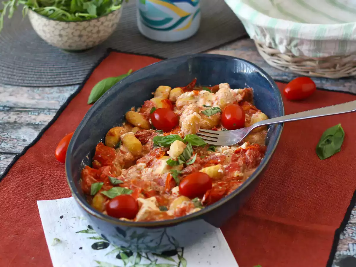 Запечени ньоки с фета в Airfryer – супербързо ястие с чери домати и фета! - снимка 4