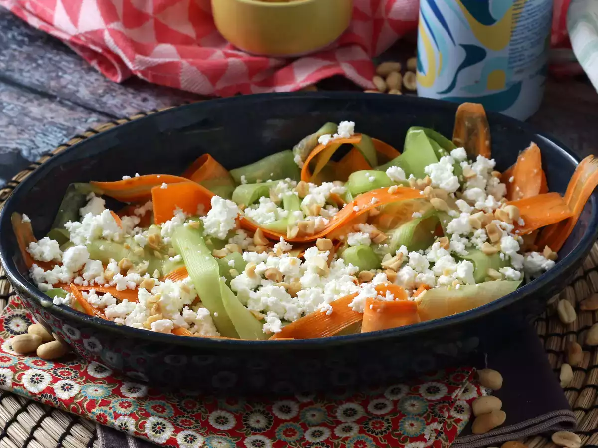 Зеленчукова салата талиатели с фъстъчен сос - снимка 3