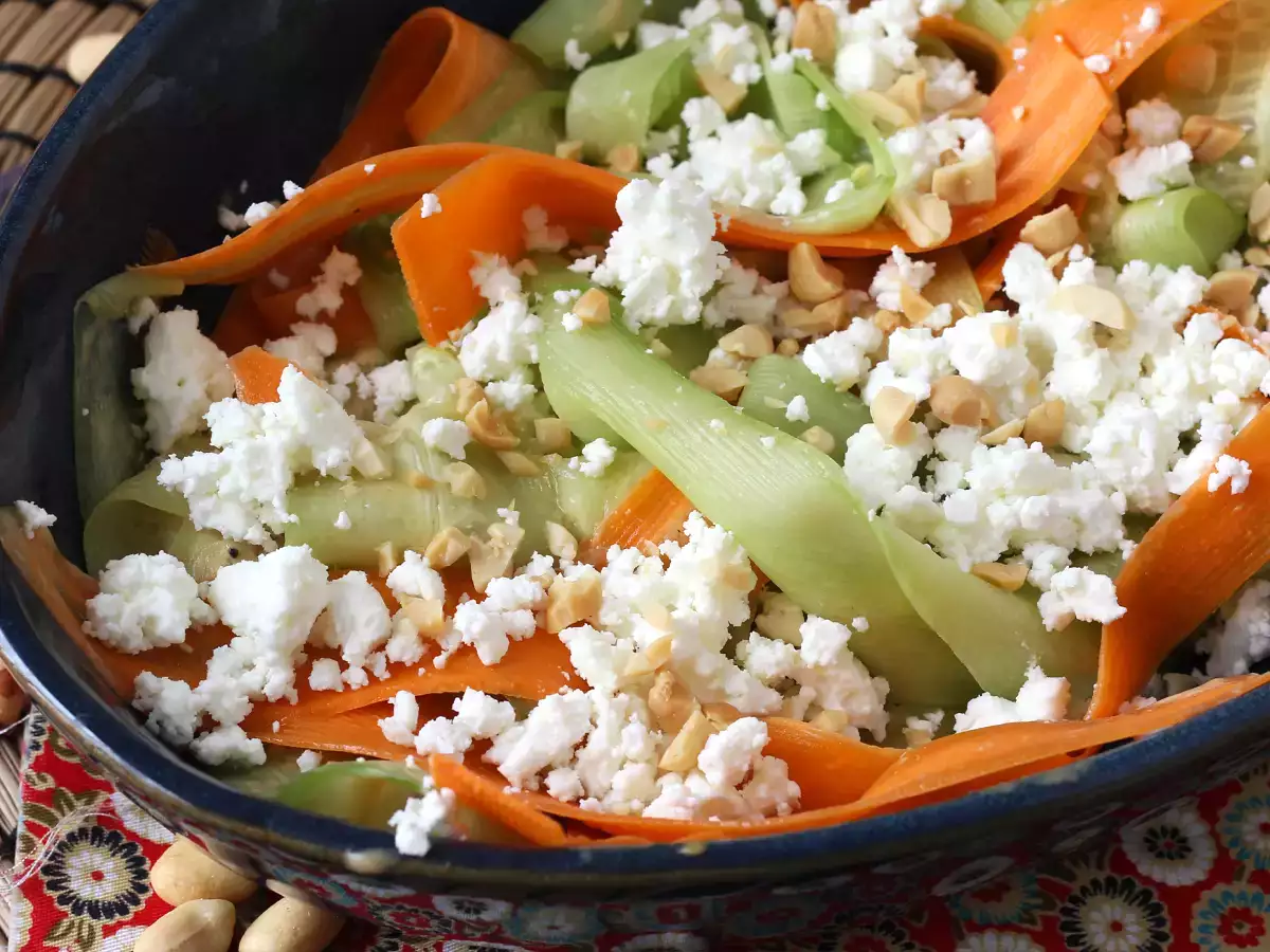 Зеленчукова салата талиатели с фъстъчен сос - снимка 4