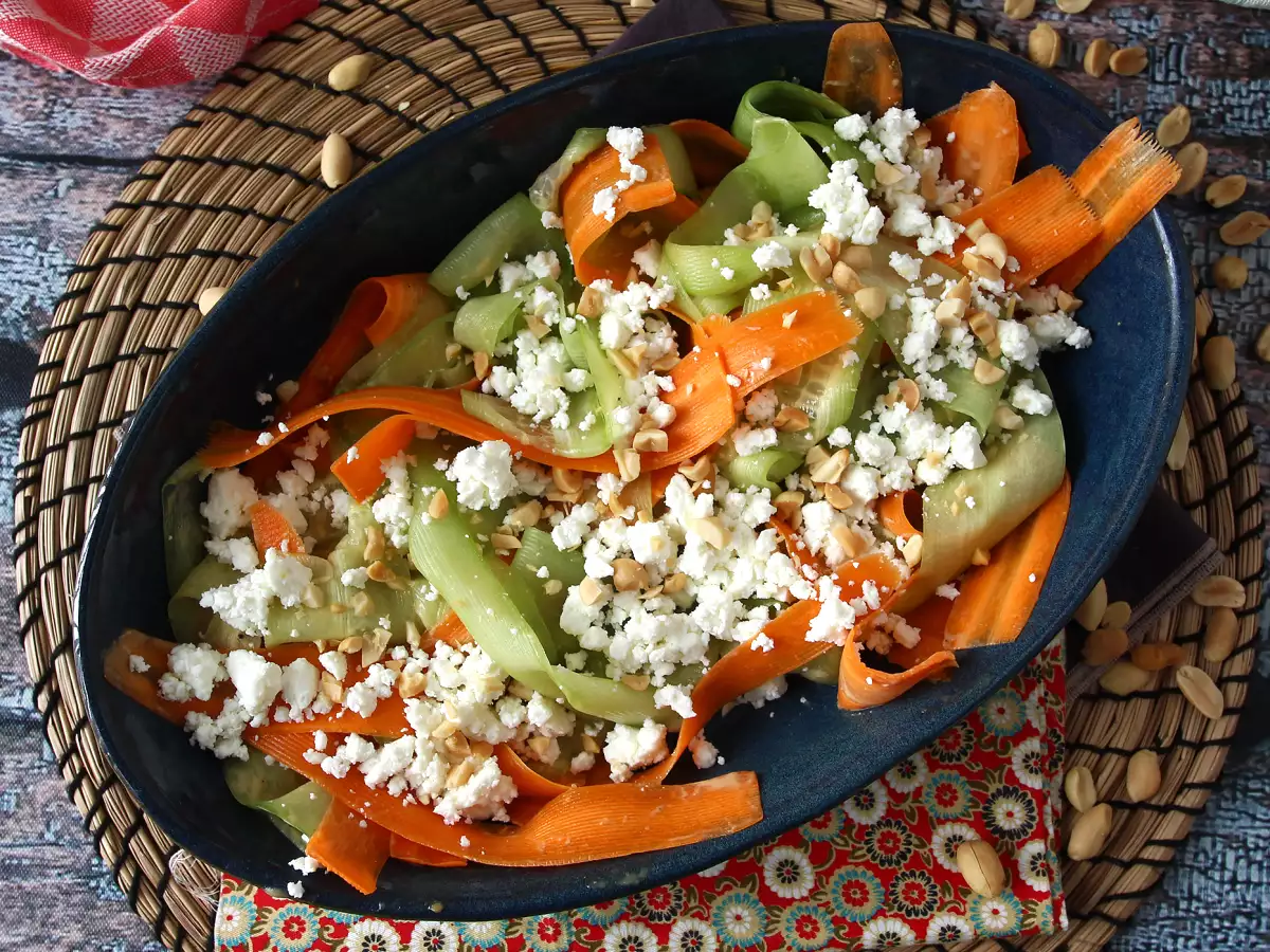 Зеленчукова салата талиатели с фъстъчен сос - снимка 5